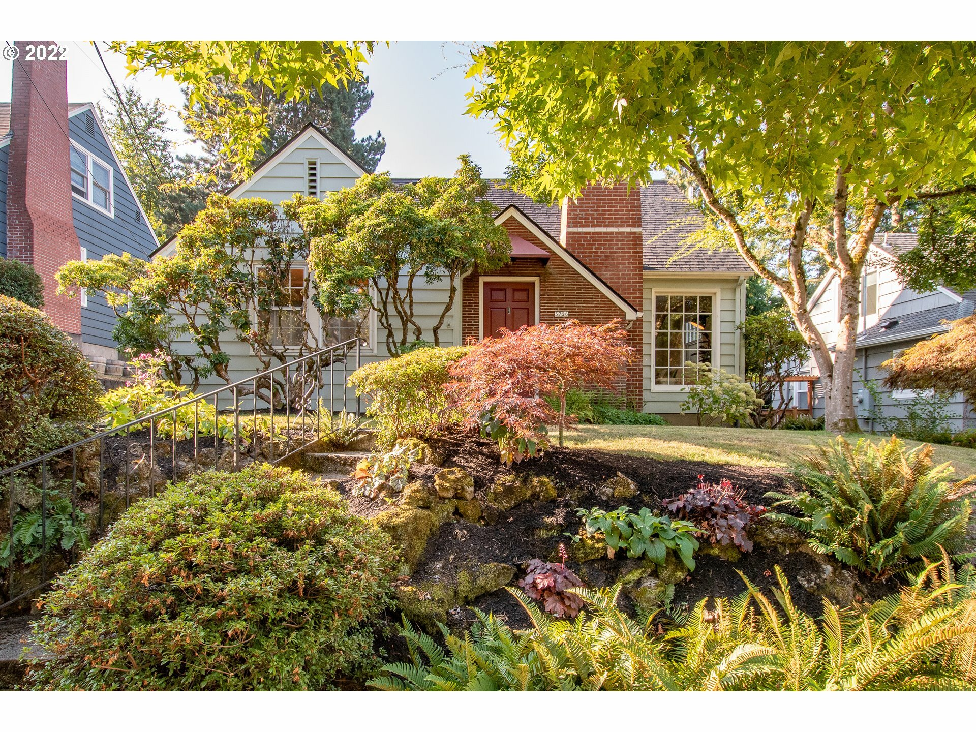 Property Photo: 3726 SE Woodstock Blvd OR 97202