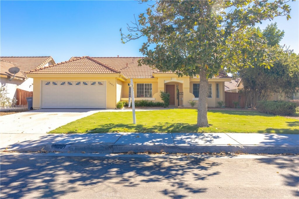 Property Photo:  1657 Cobble Lane  CA 92543 