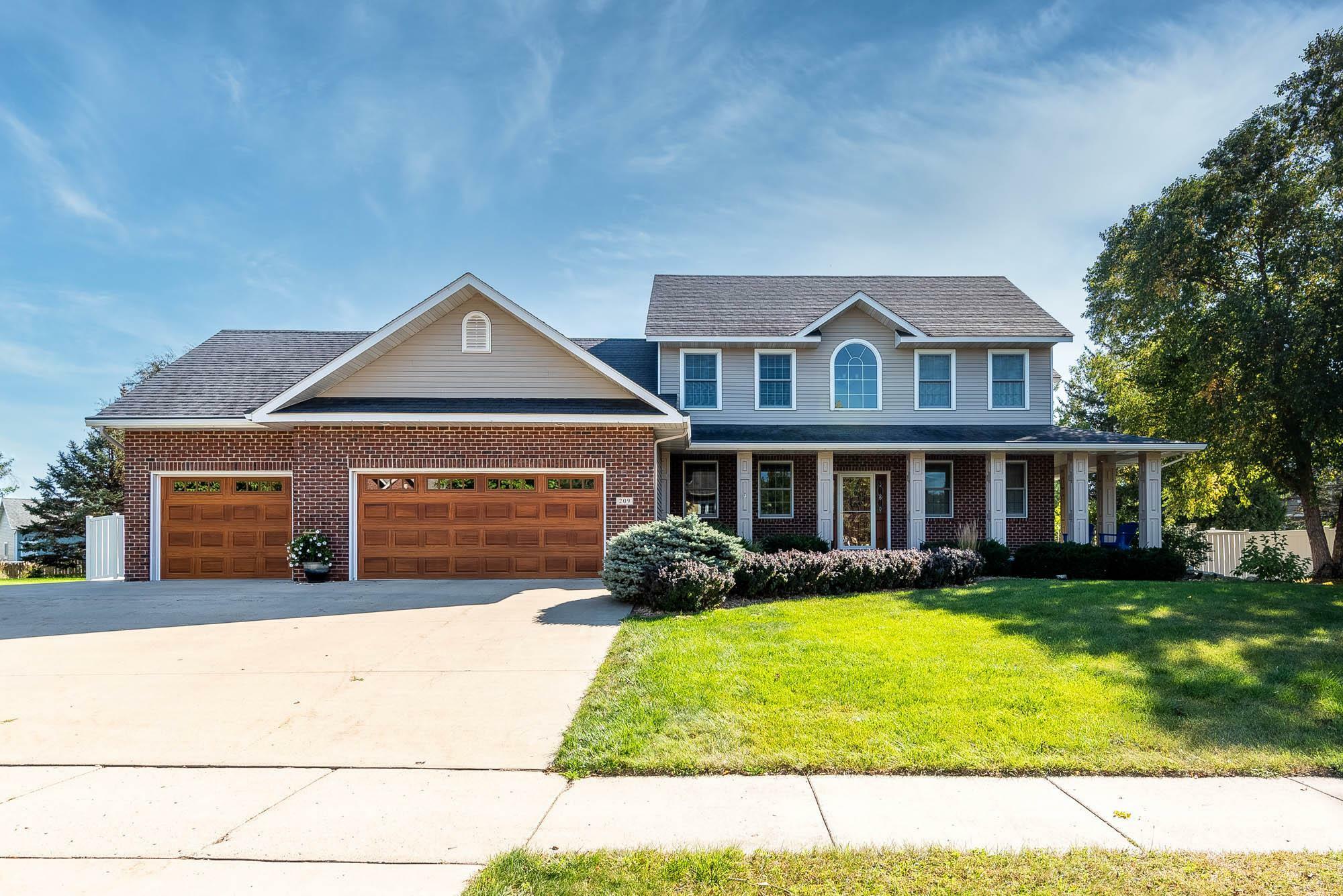 Property Photo: 209 Mayan Way MN 56001