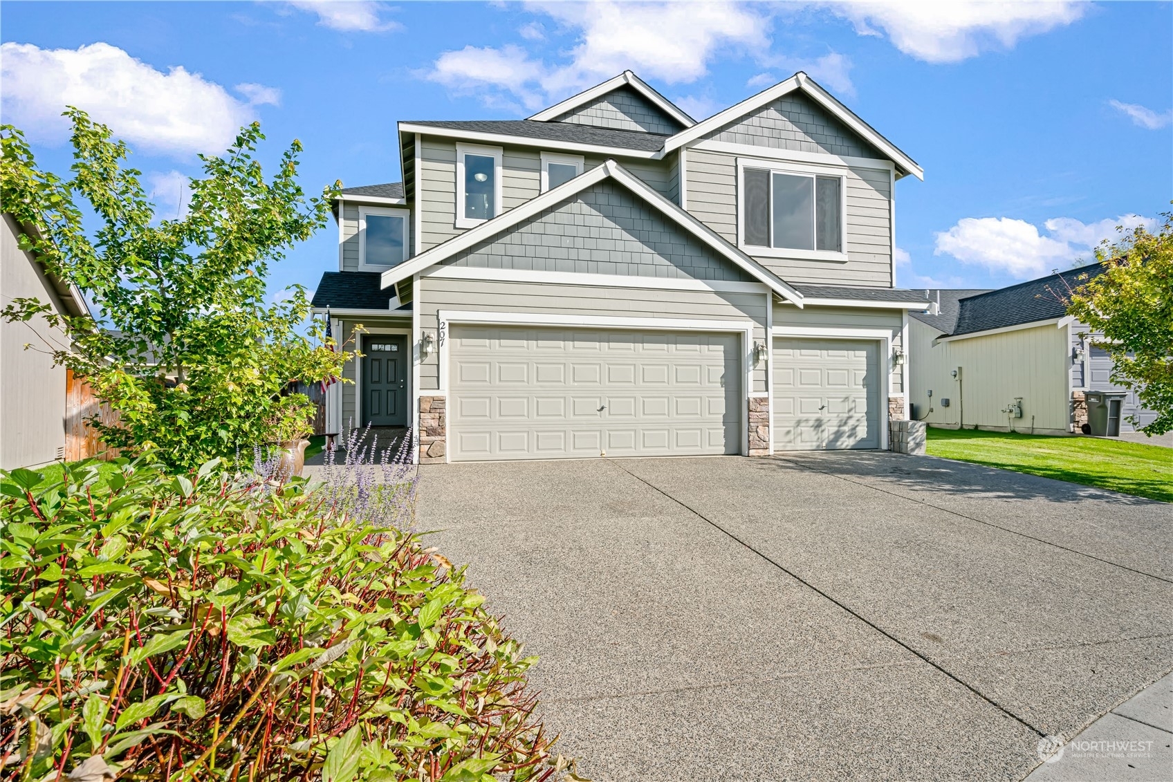 Property Photo:  207 W Hailey Court  WA 98926 