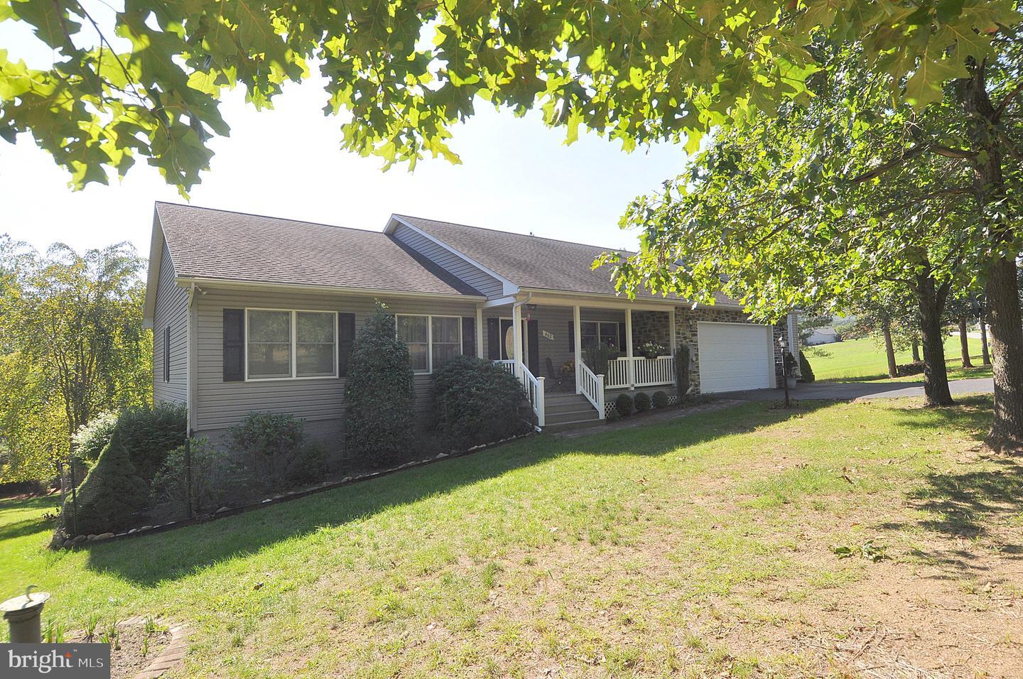 Property Photo: 462 Prado Way WV 25411