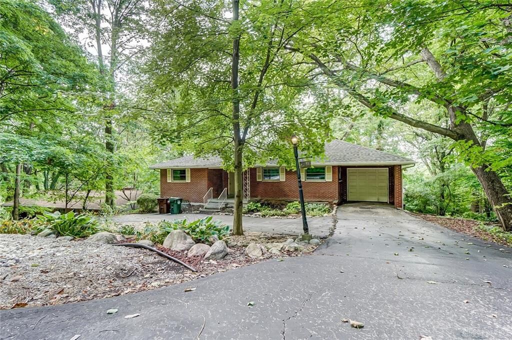Property Photo: 2411 Adirondack Trail OH 45409