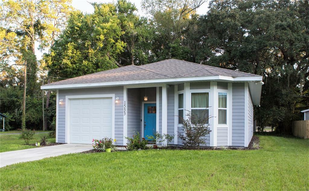 Property Photo:  1533 NE 1st Avenue  FL 32641 