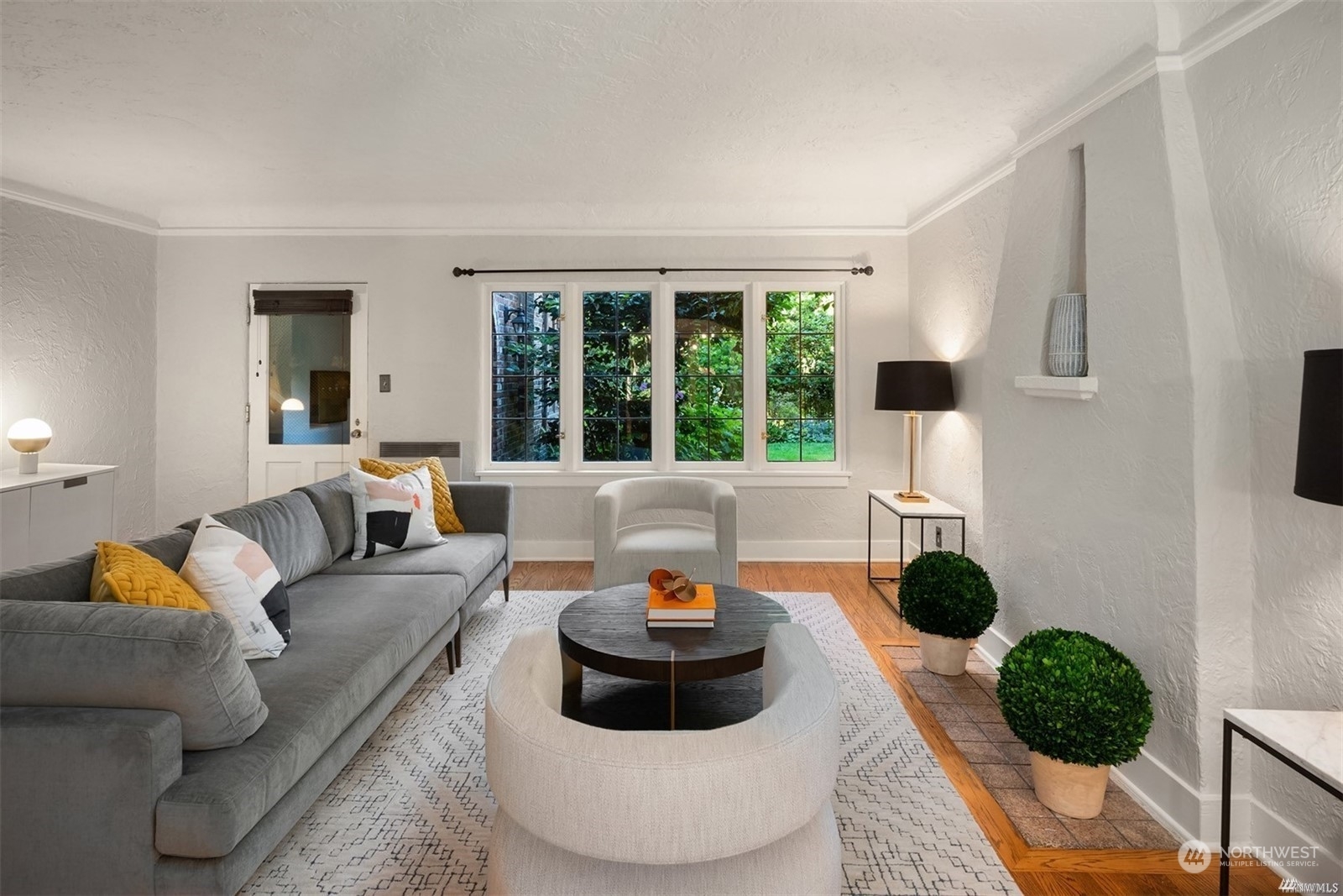 Property Photo: 1305 E Republican Street 5 WA 98102