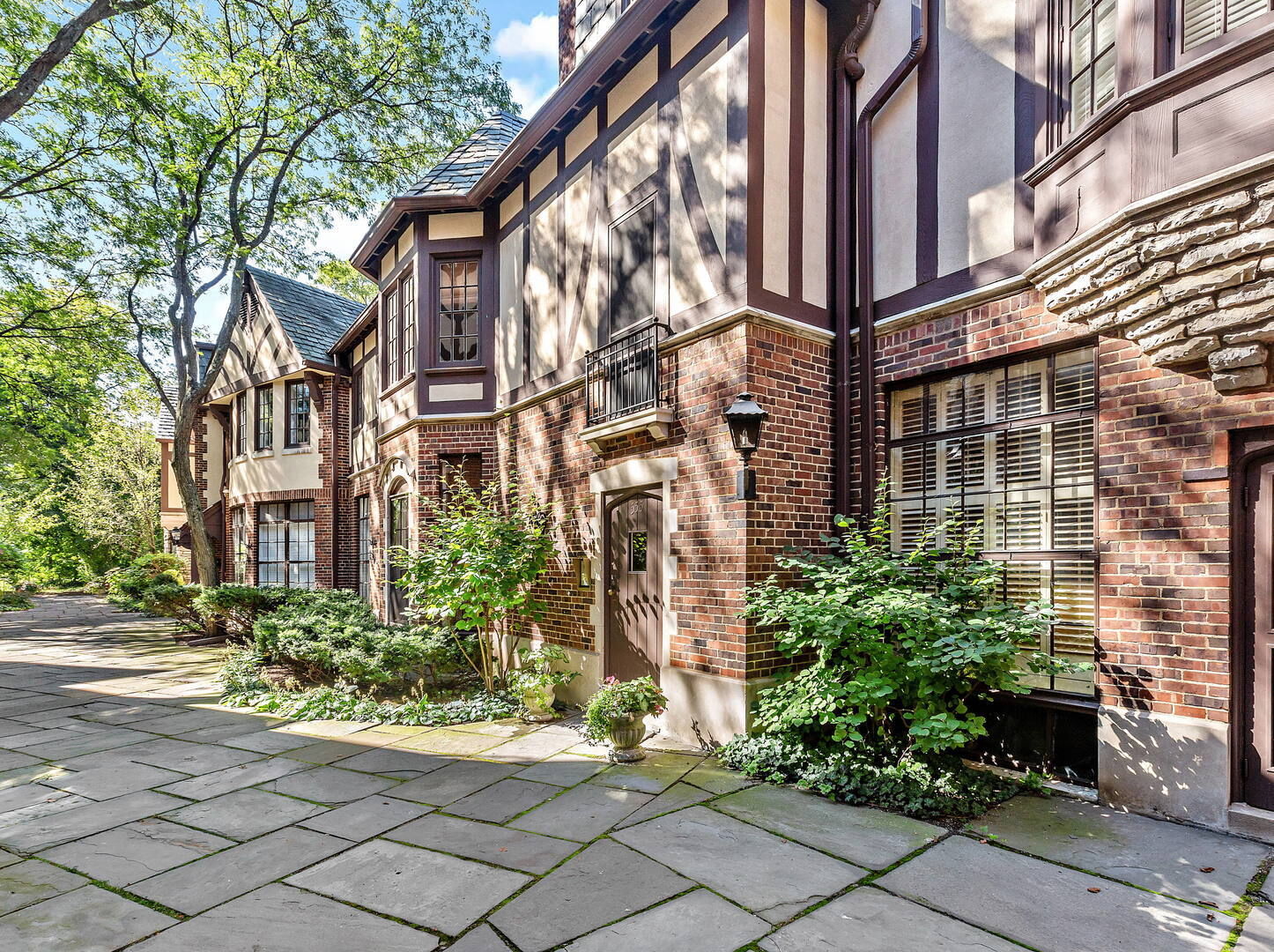 Property Photo: 555 Hill Terrace 207 IL 60093