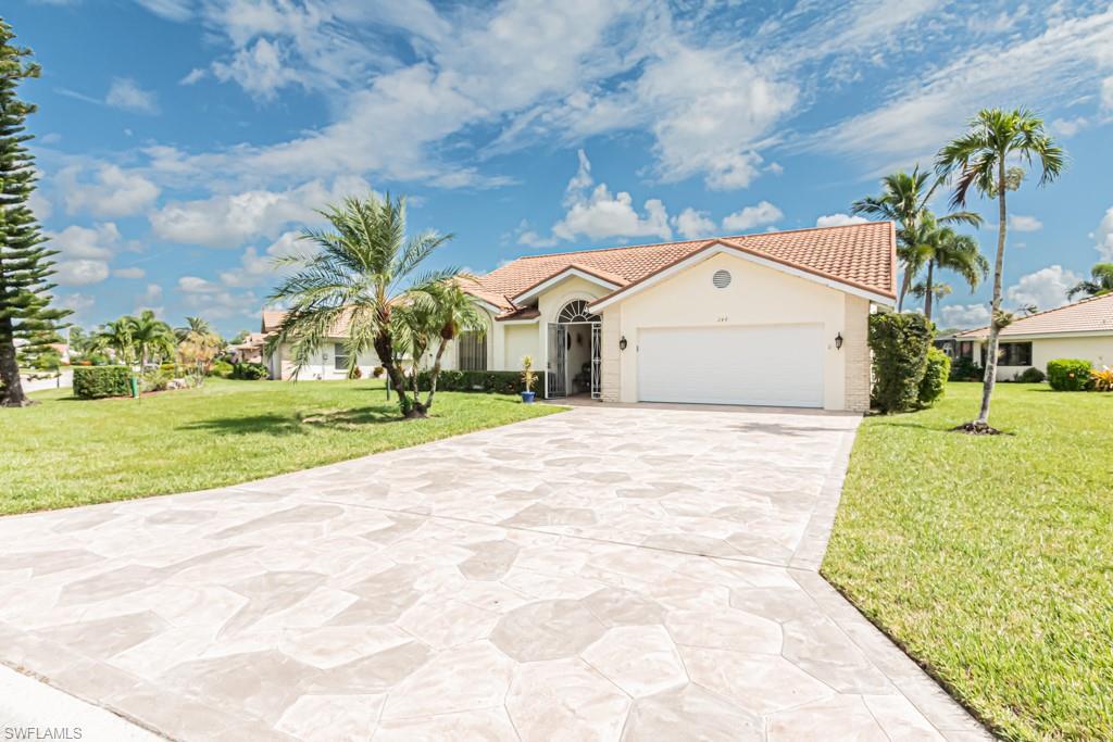 Property Photo: 248 Saint James Way FL 34104