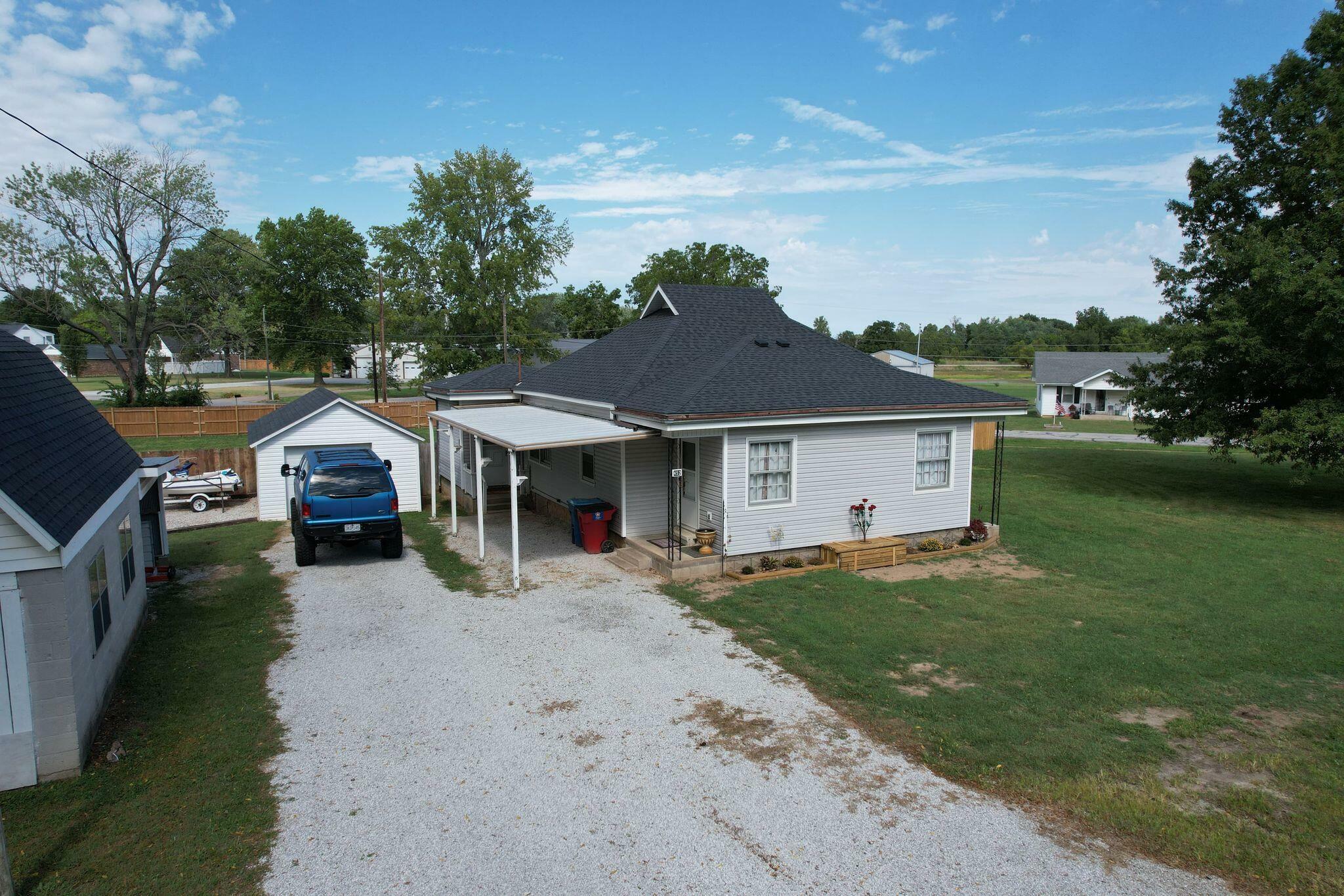 Property Photo:  452 NE Oak Street  MO 65610 