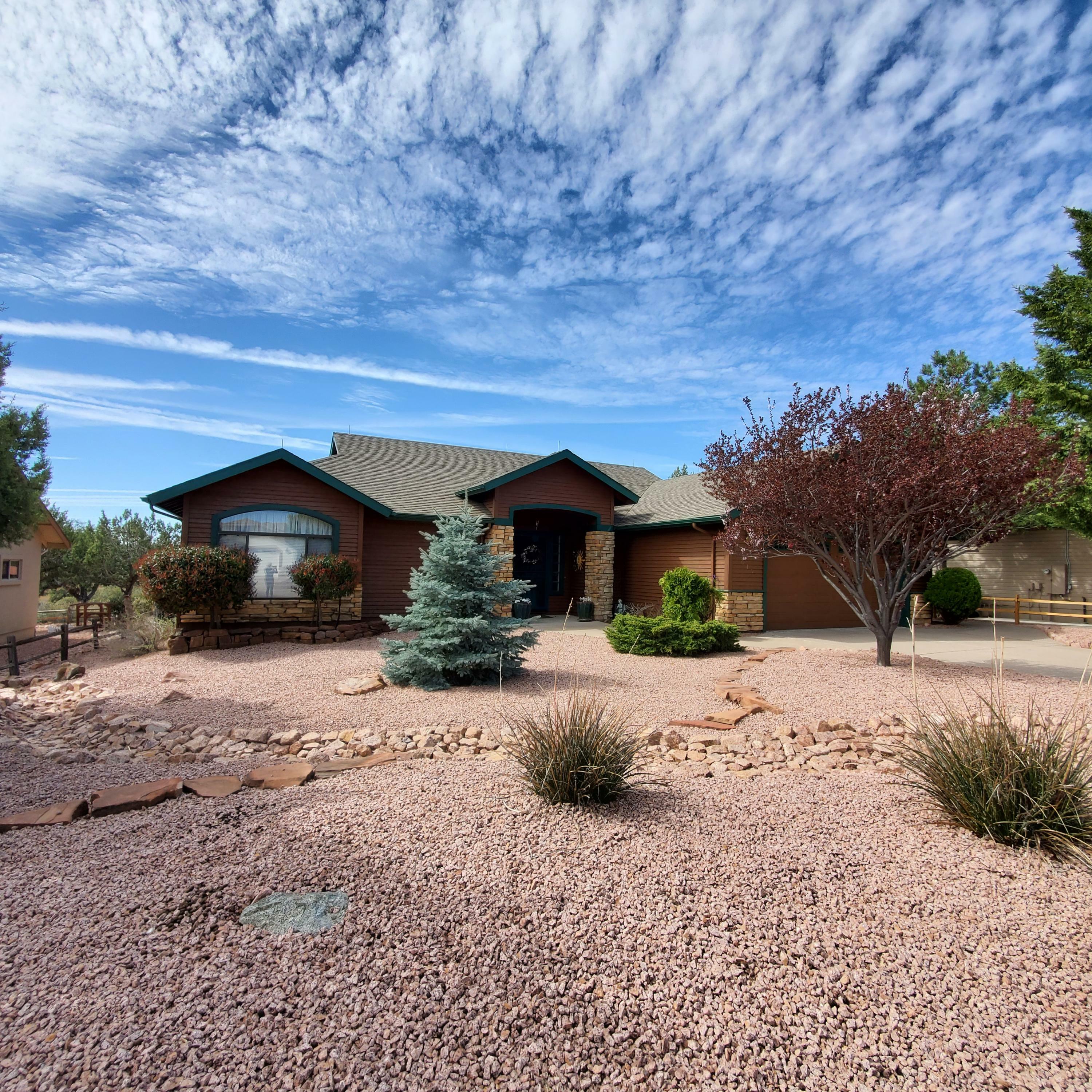 Property Photo:  611 E Hunter Drive  AZ 85541 