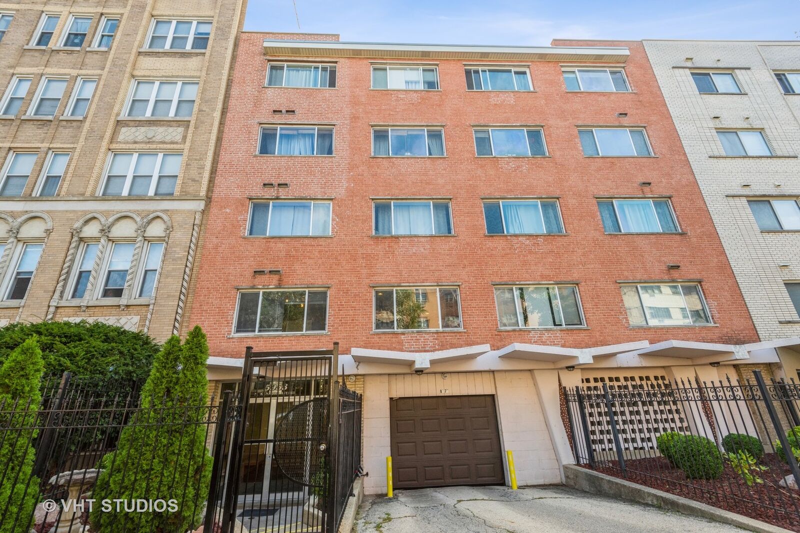 Property Photo: 5953 N Kenmore Avenue 101 IL 60660