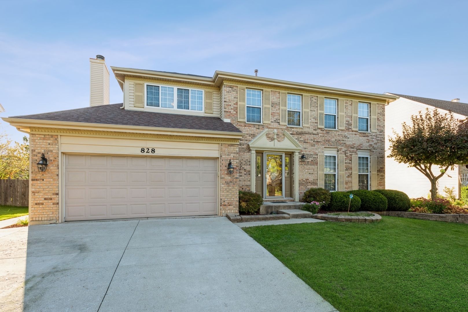 Property Photo:  828 Longmeadow Drive  IL 60188 