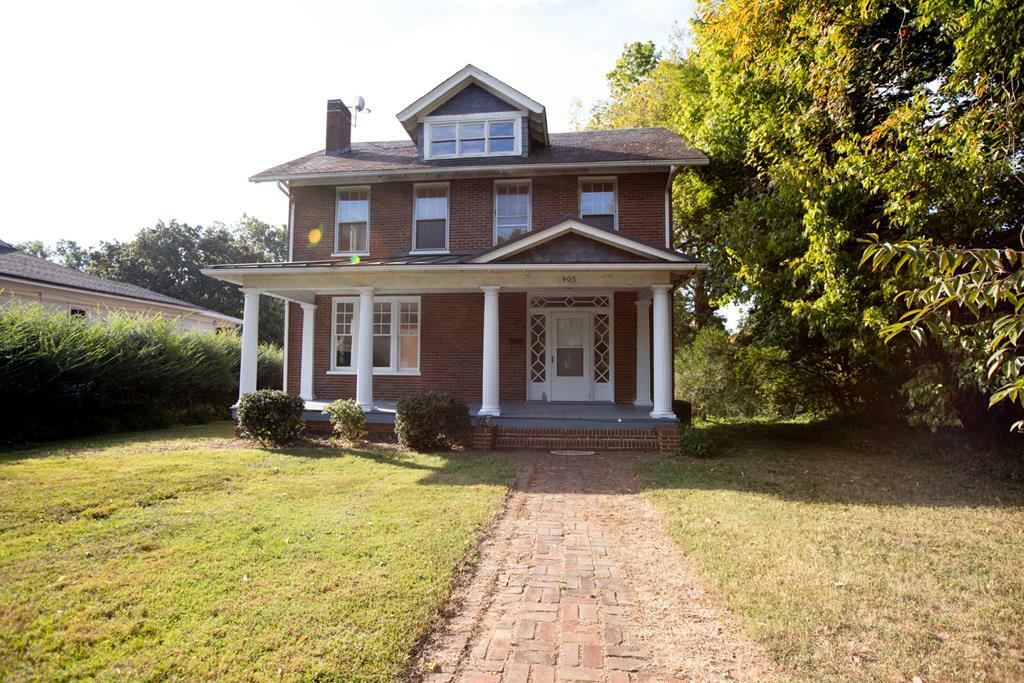 Property Photo: 905 High St VA 23901