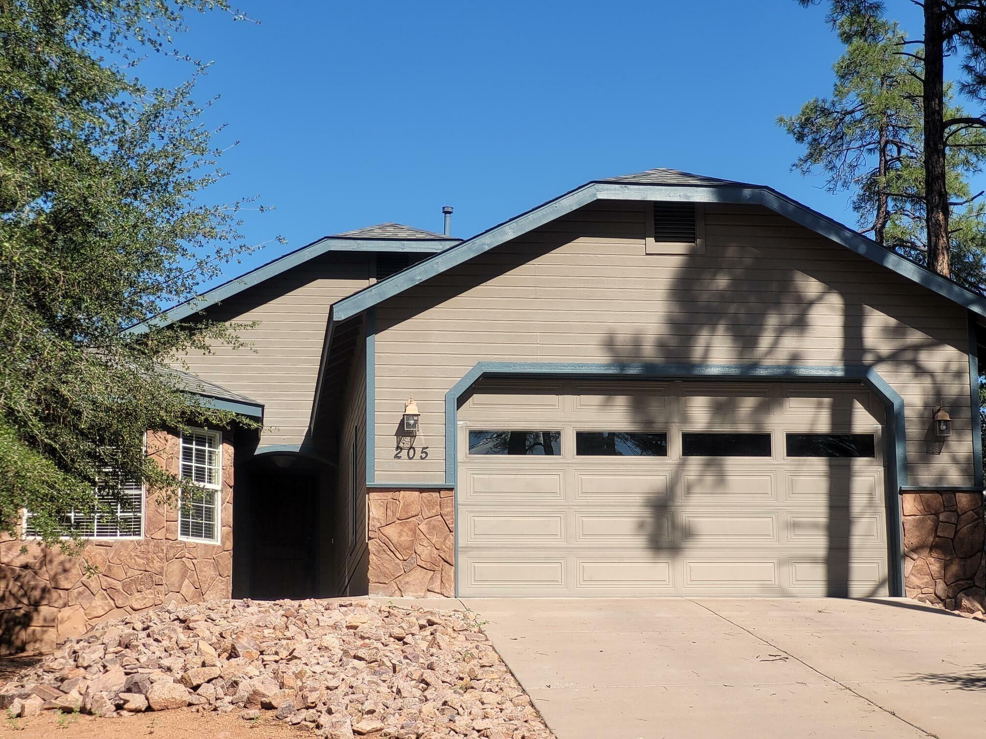 Property Photo:  205 N Bronco Circle  AZ 85541 