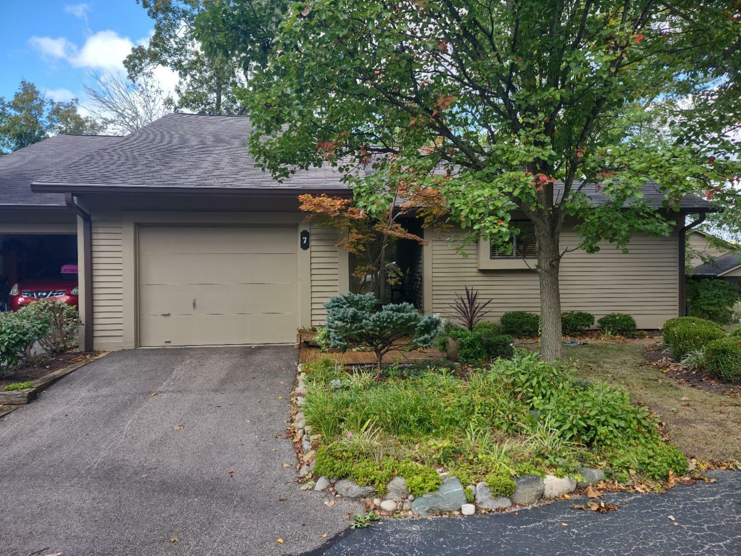 Property Photo:  7 Hickory View Ln  OH 45150 