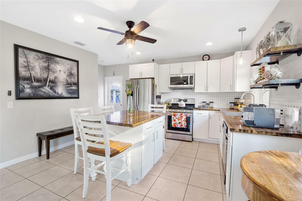 Property Photo: 861 Avenue H NE FL 33881