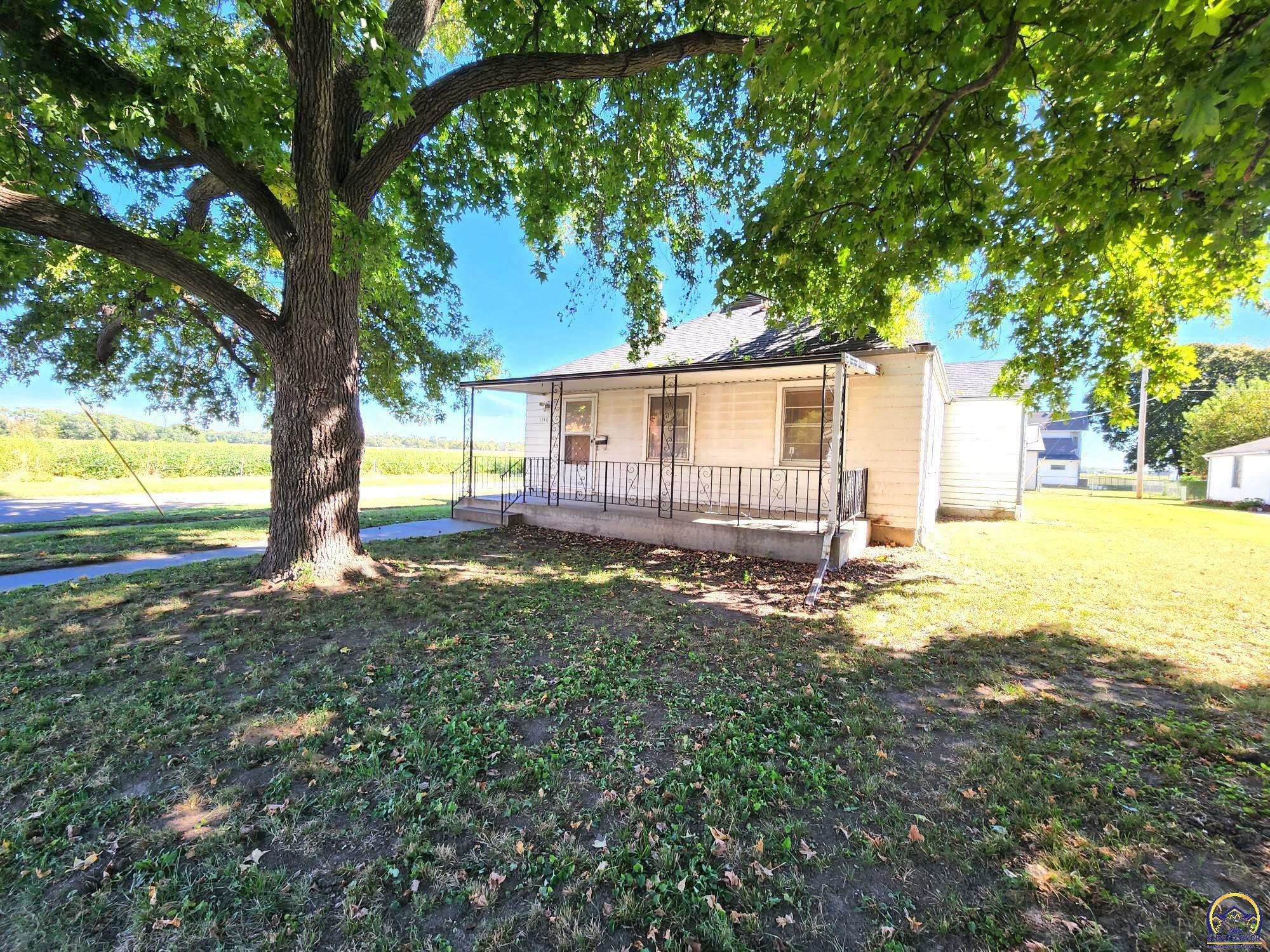 Property Photo:  1346 NE Winfield Ave  KS 66616 