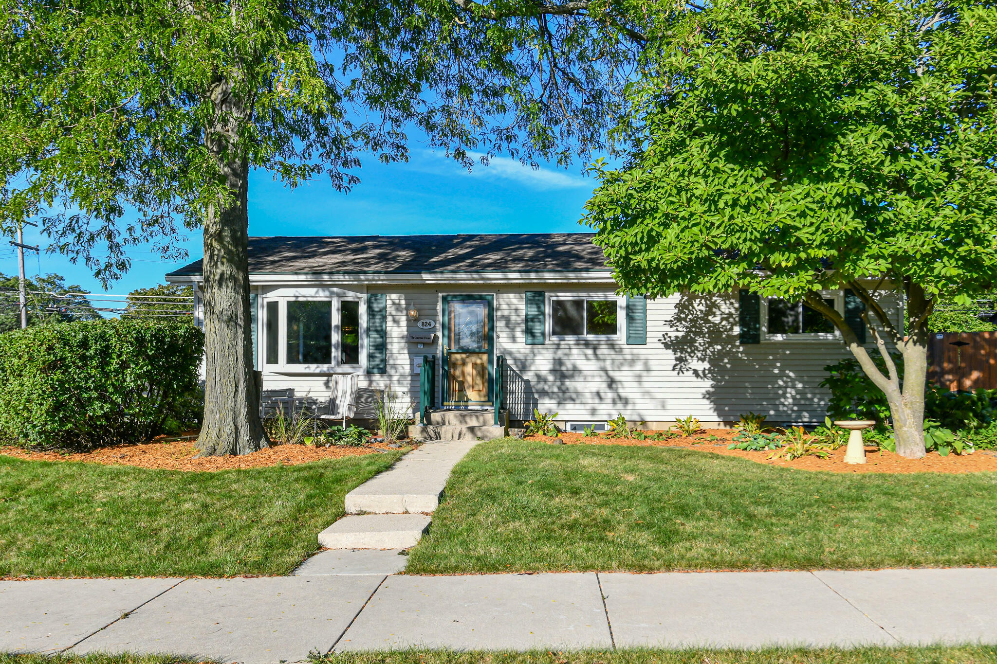 Property Photo: 824 Echo Ln WI 53406