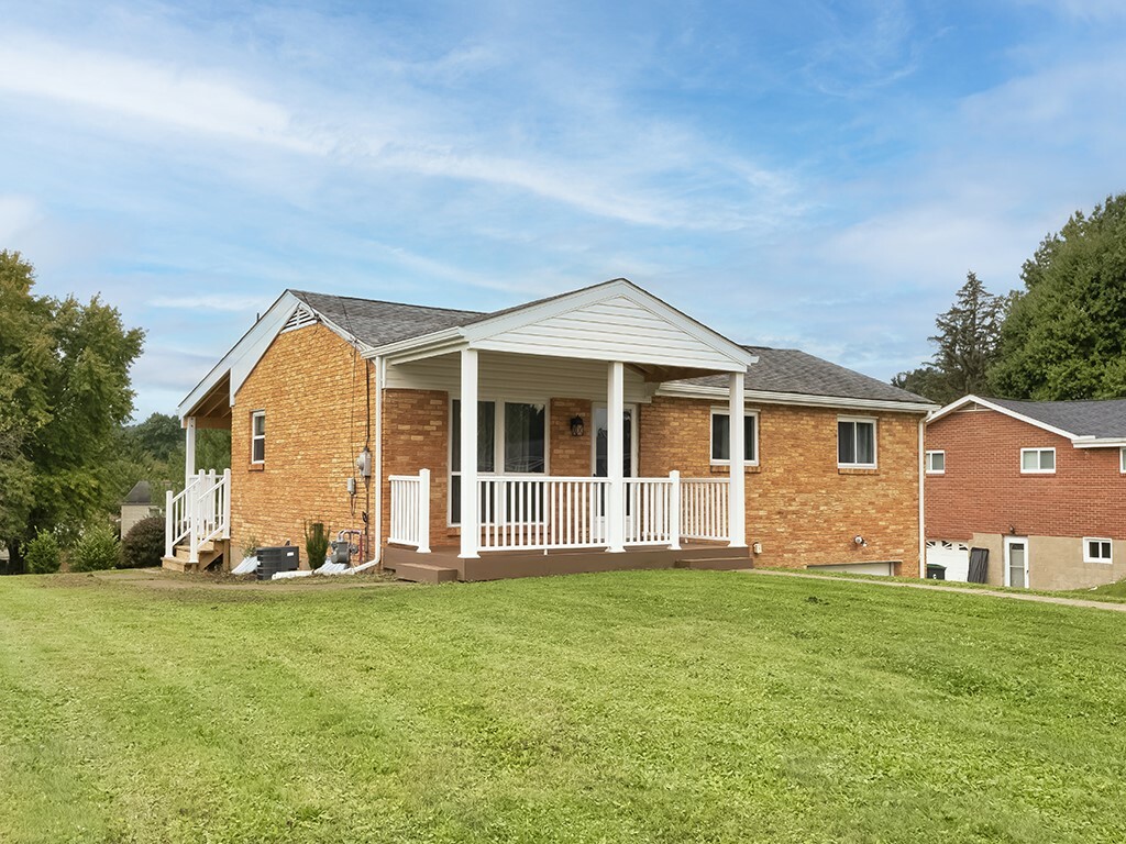 Property Photo: 14 Rolling Rd PA 16066