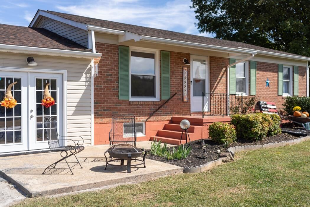 House for sale in Churchville 1819 Moffett Branch Rd, Churchville, VA 24421