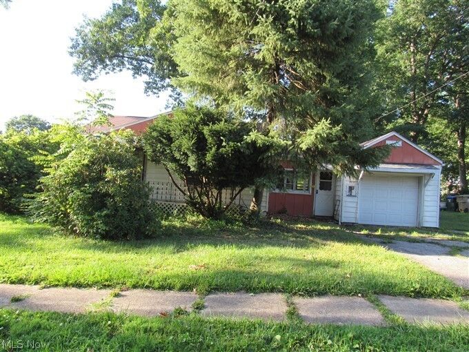 Property Photo:  229 Grove Avenue  OH 44221 