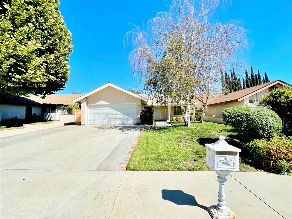 Property Photo:  27628 Cherry Creek Drive  CA 91354 