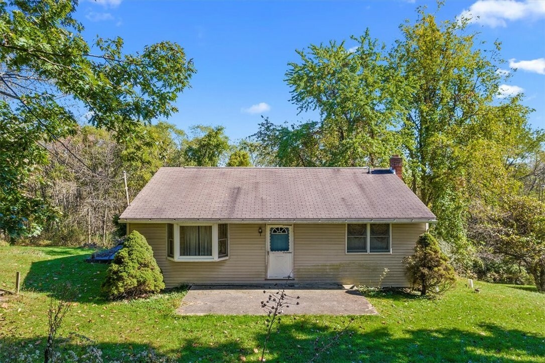 Property Photo:  654 Baur Dr  PA 15090 