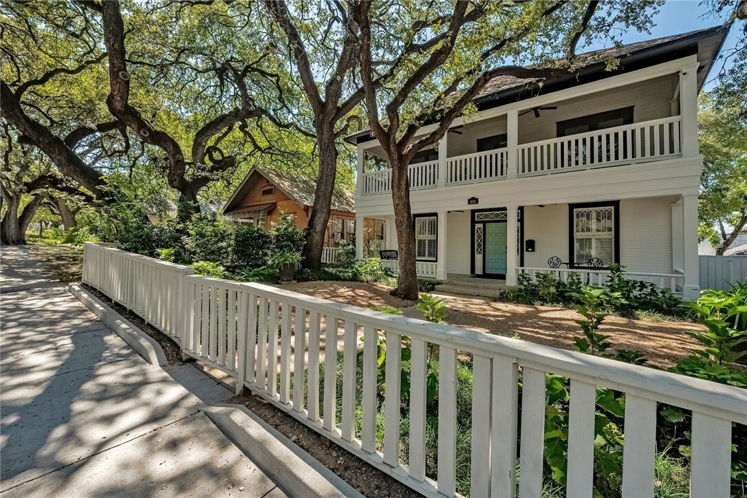 Property Photo:  1802 Brackenridge Street  TX 78704 