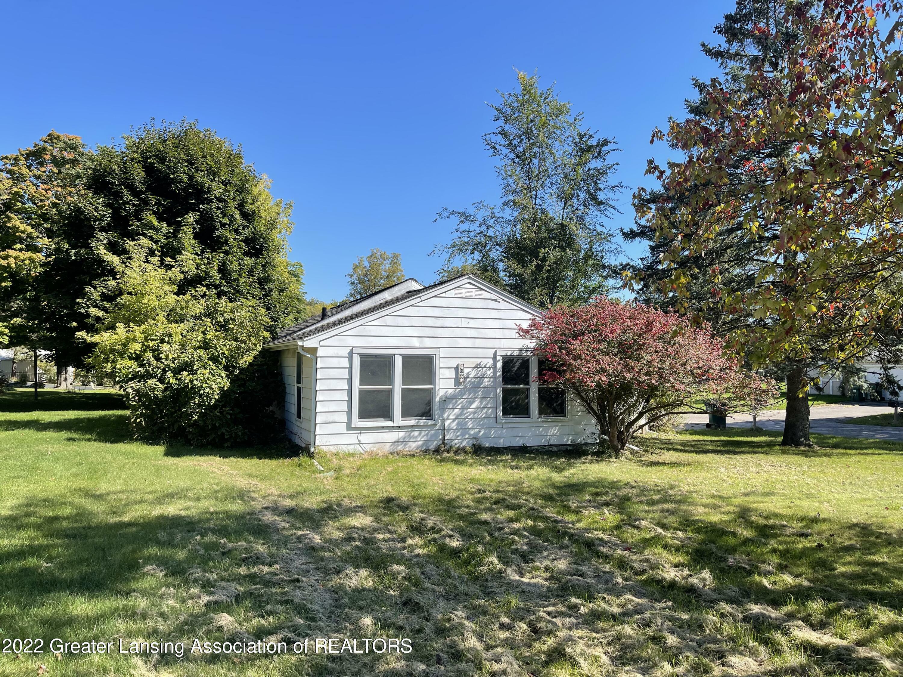 Property Photo: 2433 E Cavanaugh Road MI 48910