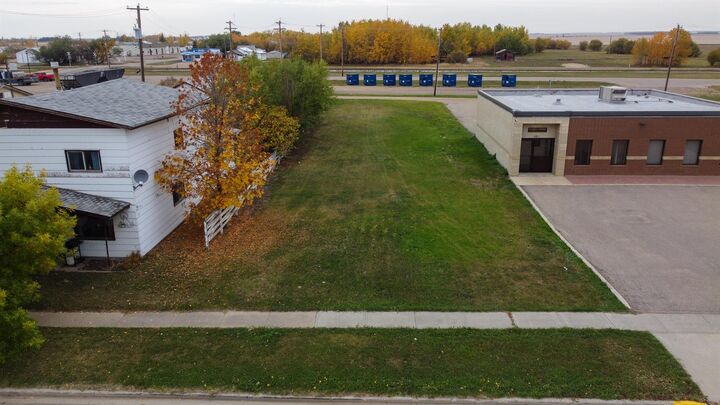 Property Photo: 4 Central Avenue NE AB T0H 1M0