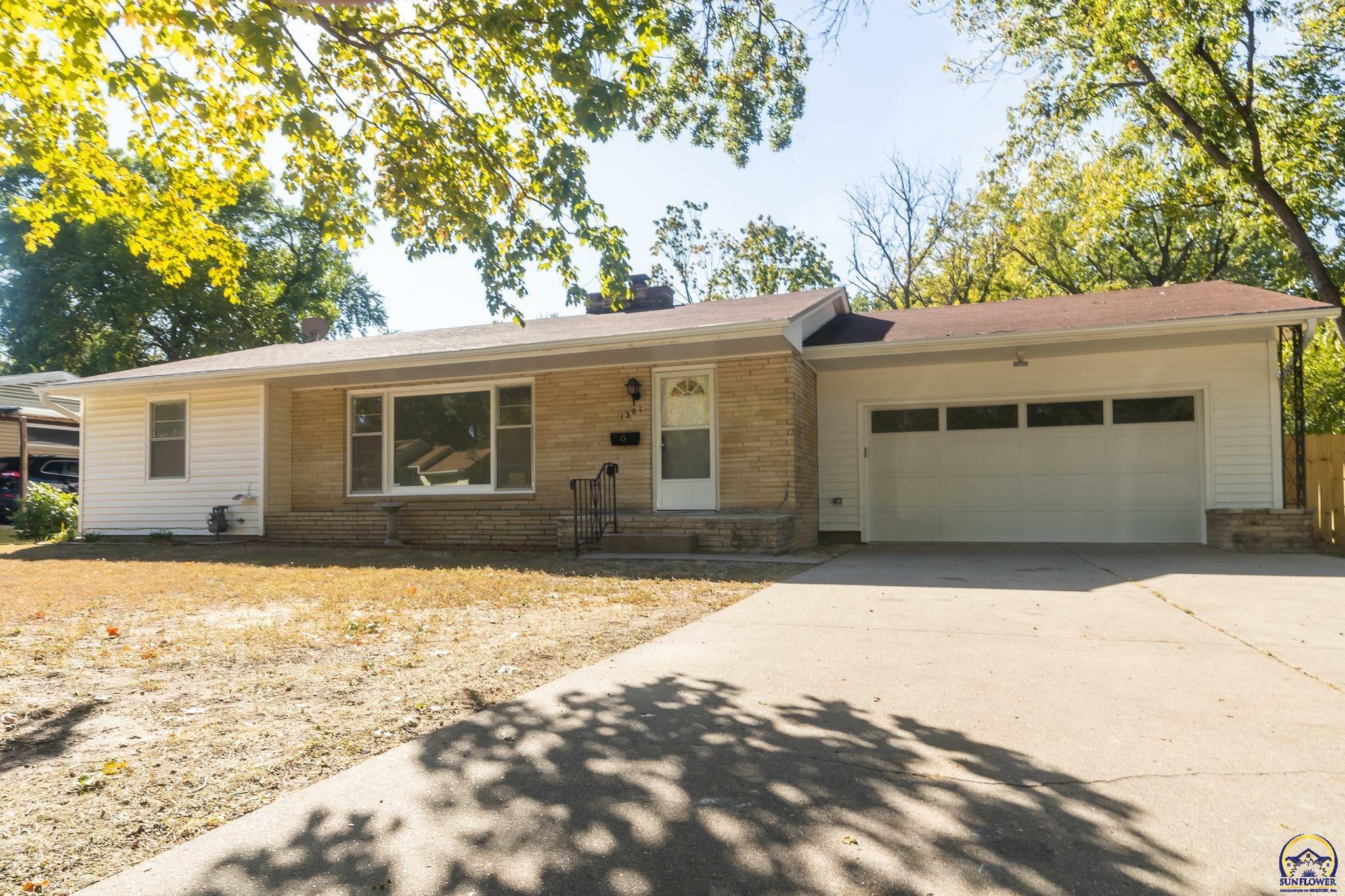 Property Photo:  1301 SW McAlister Ave  KS 66604 