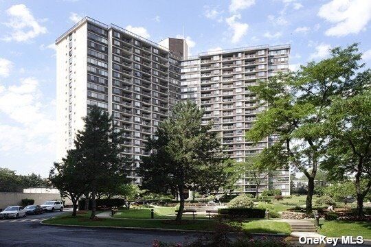 Property Photo: 2 Bay Club Drive 15M NY 11360