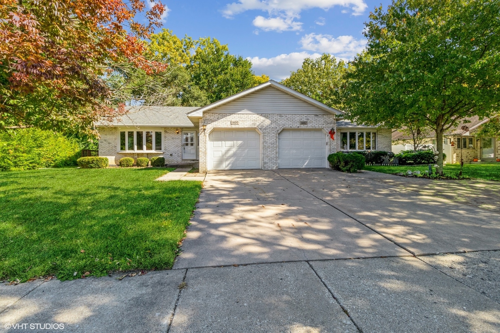 Property Photo: 1400 Strawberry Hill Drive IL 60441