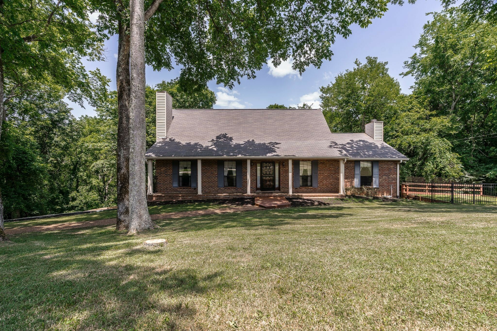 Property Photo:  805 Benton Ct  TN 37072 