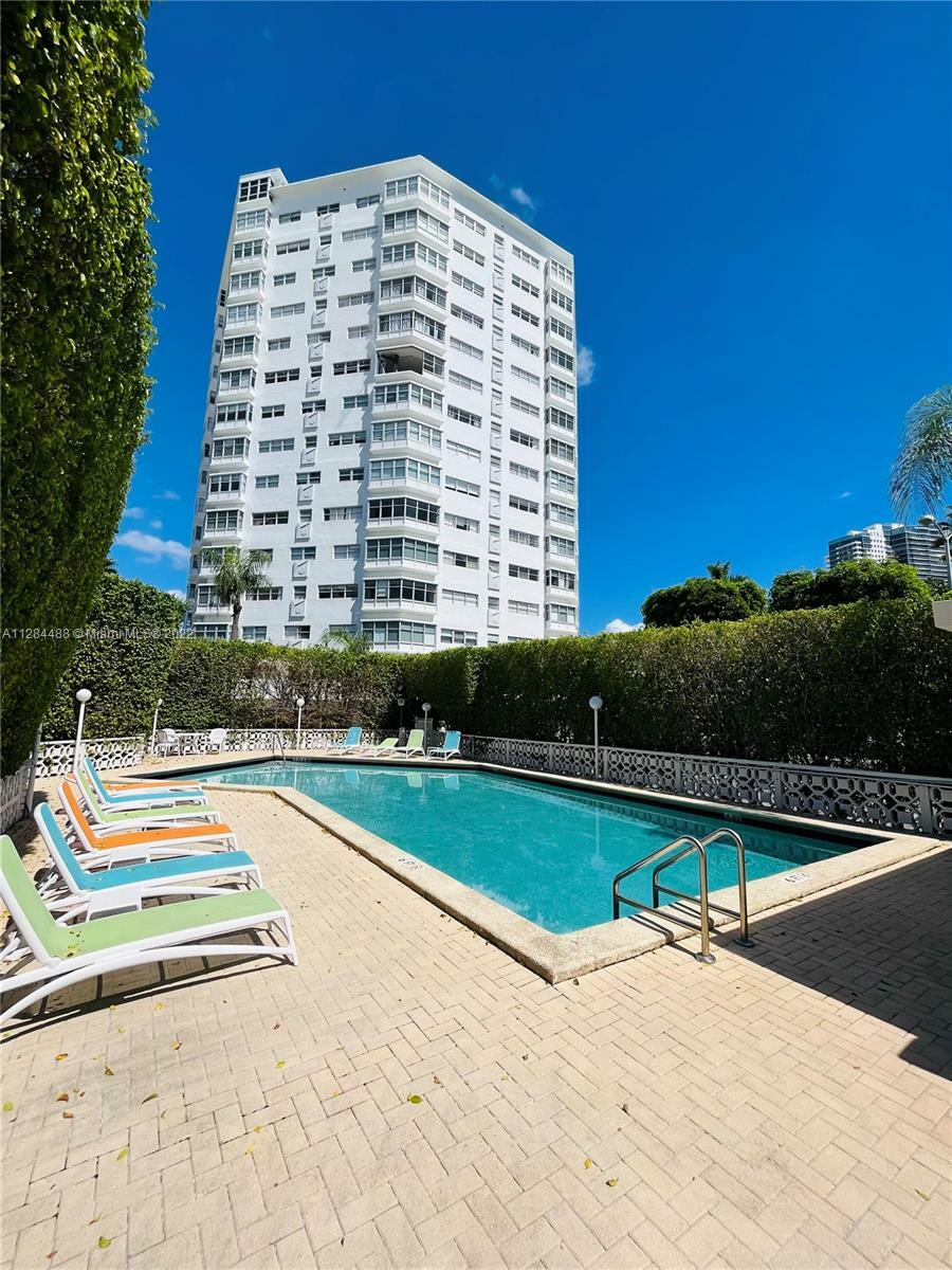 Property Photo: 1881 Washington Ave 6D FL 33139