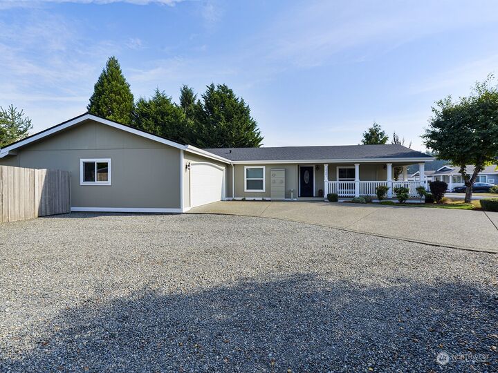 Property Photo: 10401 196th Street Ct E WA 98338