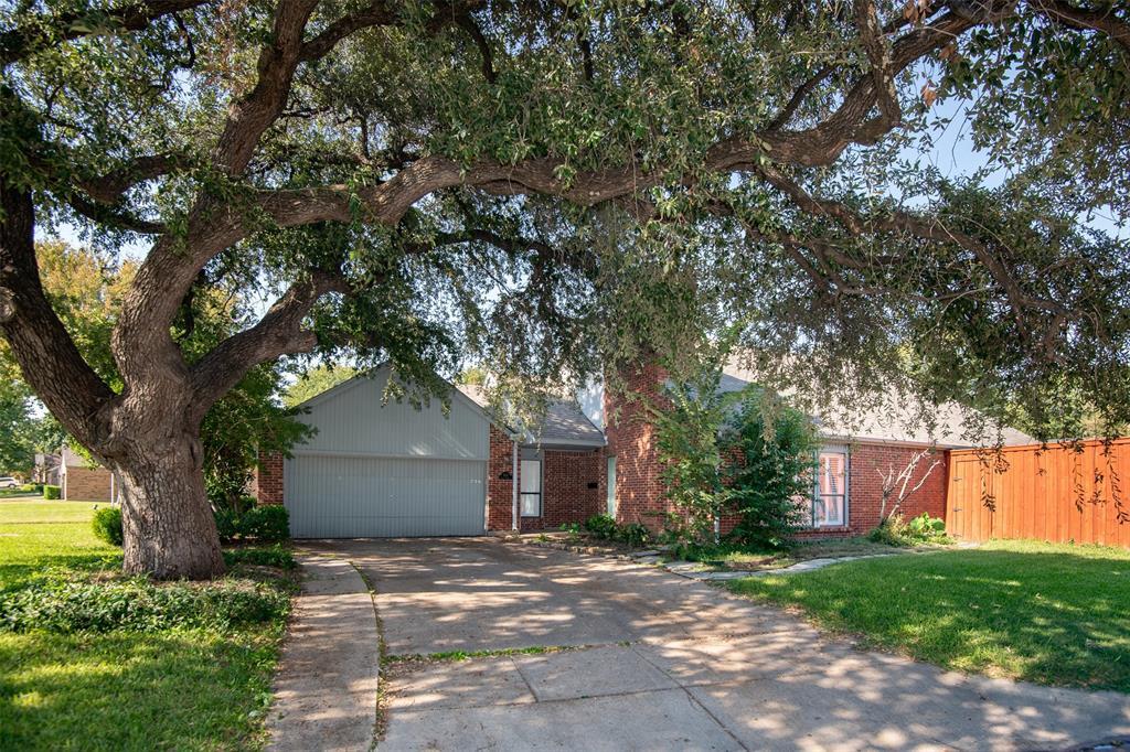 Property Photo: 200 Casa Blanca Avenue TX 76107