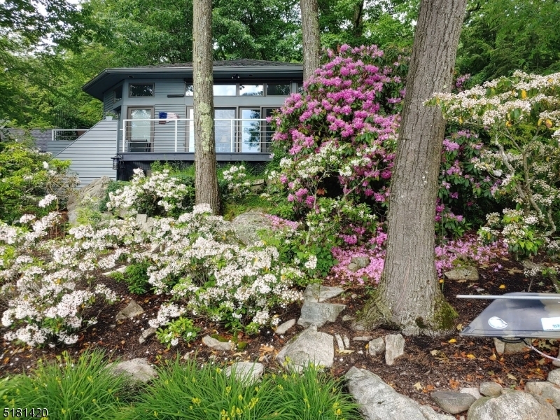 Property Photo:  2050 Lakeside Dr W  NJ 07422 