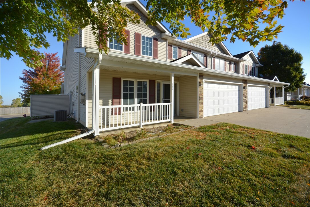 Property Photo:  2900 SE Glenstone Drive 202  IA 50111 