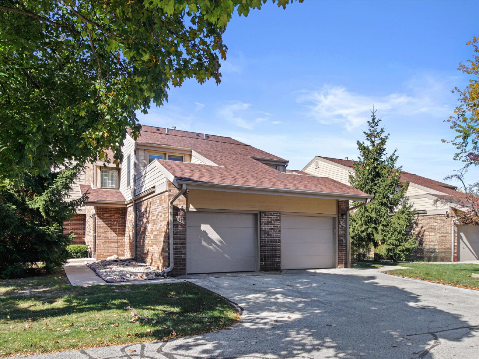 Property Photo: 2542 W Parnell Ave WI 53221