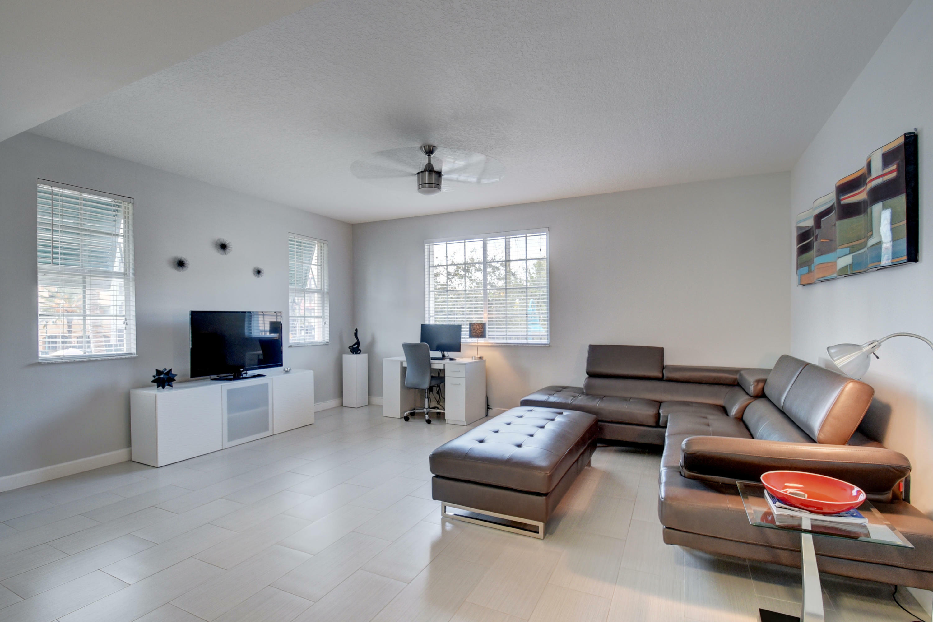 Property Photo: 240 NE 2nd Street 6-F FL 33444