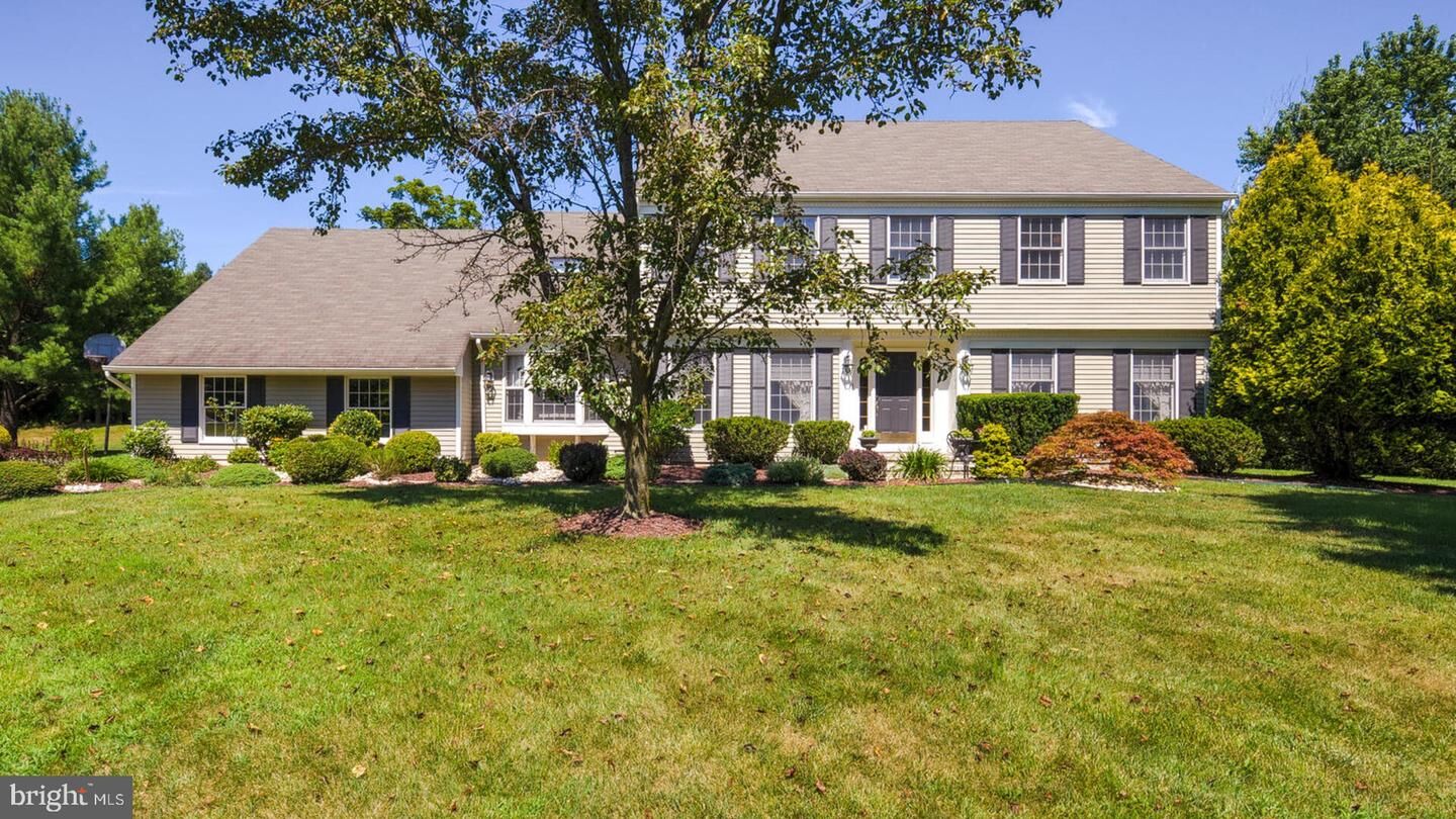 Property Photo:  3 Lee Court  NJ 08550 