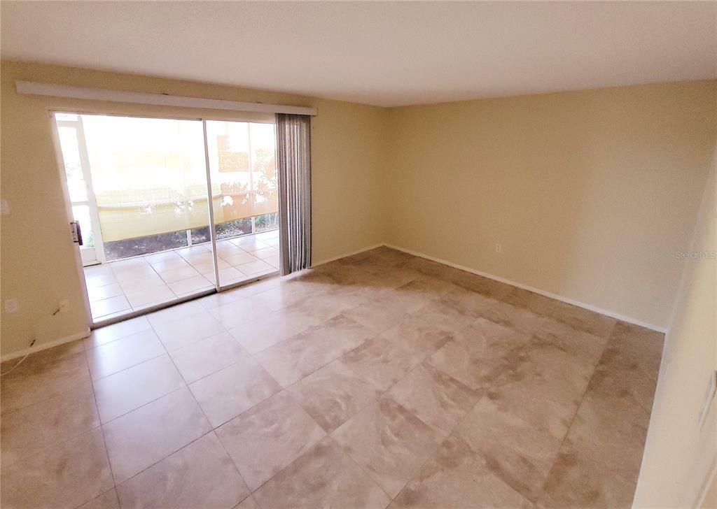 Property Photo:  2121 Wood Street 122  FL 34237 