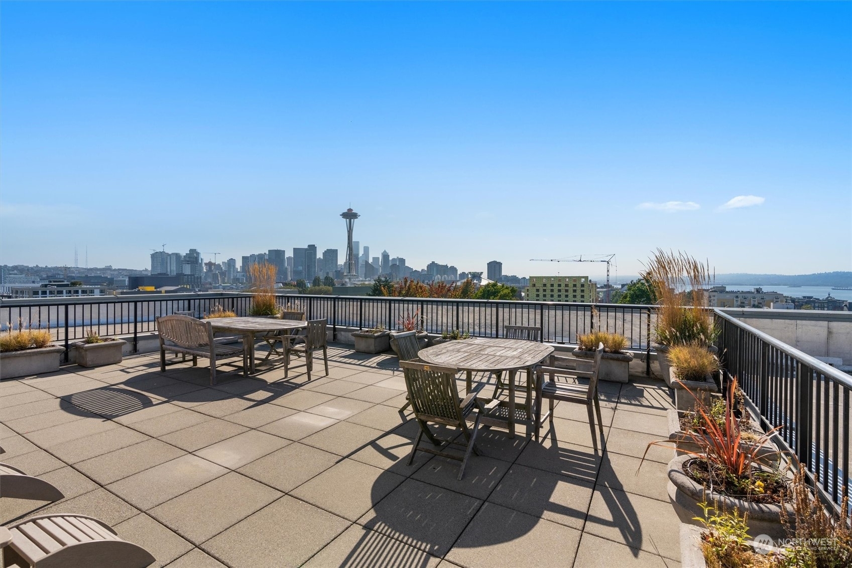 Property Photo:  720 N Queen Anne Avenue 304  WA 98109 