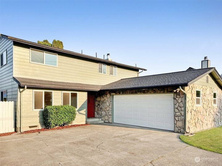 Property Photo: 2625 42nd Avenue WA 98632