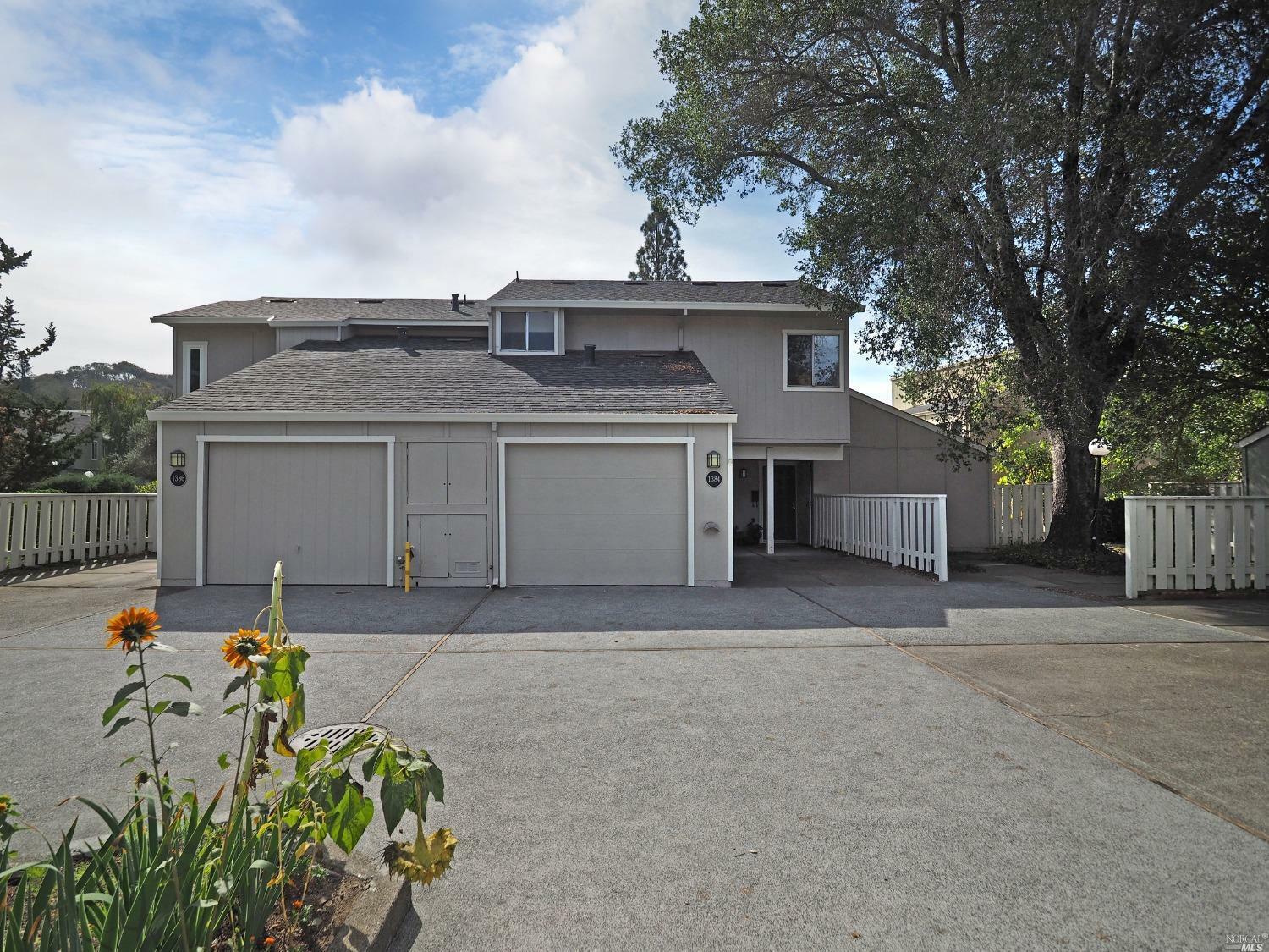 Property Photo: 1384 Townview Court CA 95405