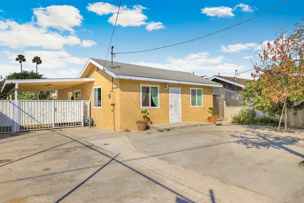 Property Photo:  1011 Eubank Avenue  CA 90744 