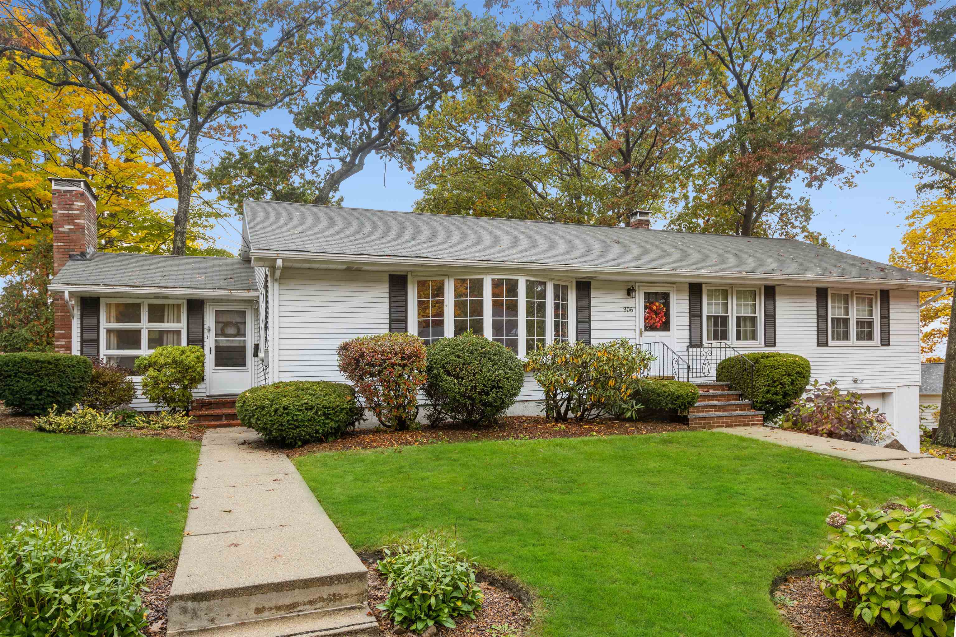 Property Photo: 306 Hillhaven Road NH 03104