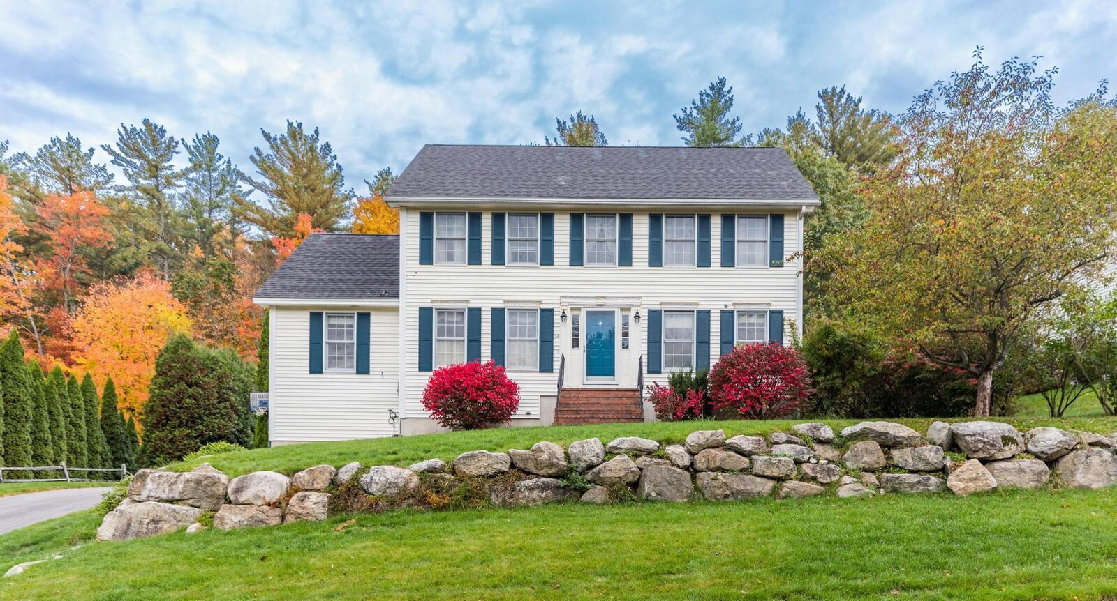 Property Photo:  34 Windover Lane  NH 03054 