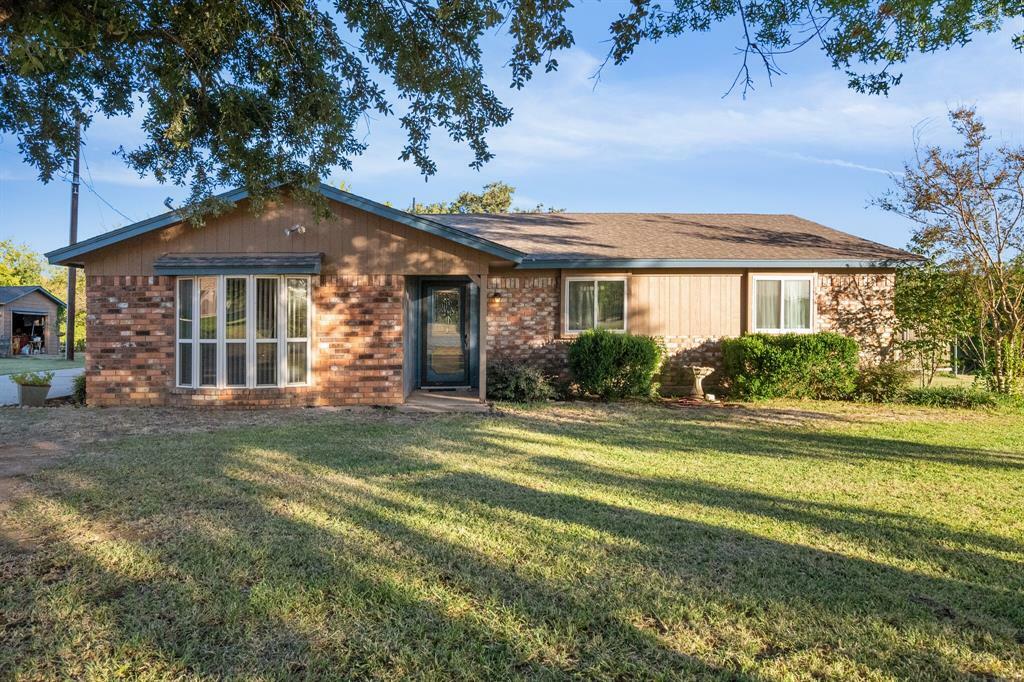 Property Photo: 185 Nelson Wyatt Road TX 76063