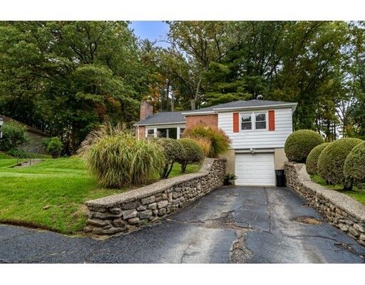 Property Photo: 17 Claridge Dr MA 01602