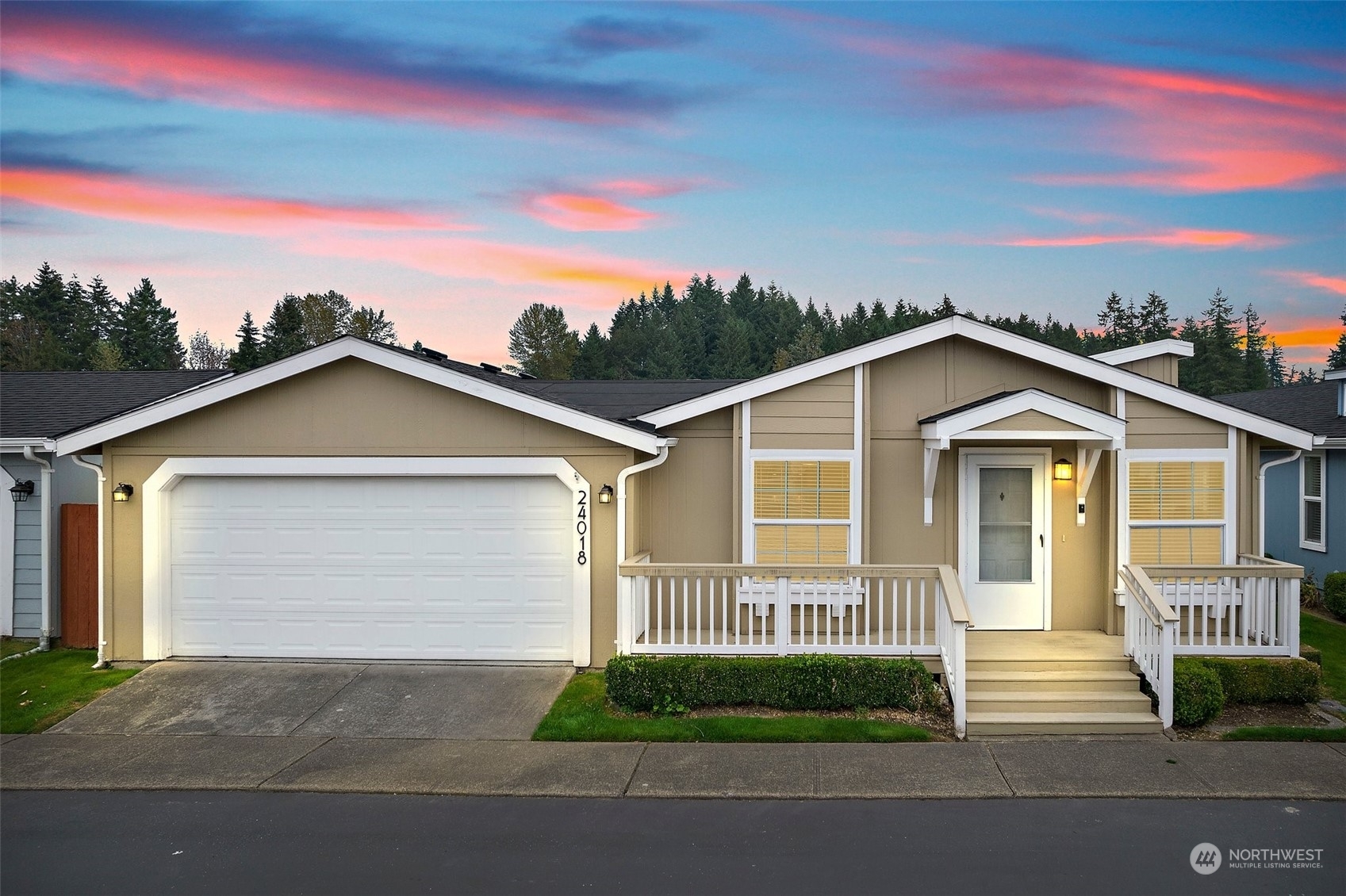 Property Photo: 24018 222nd Place SE 100 WA 98038